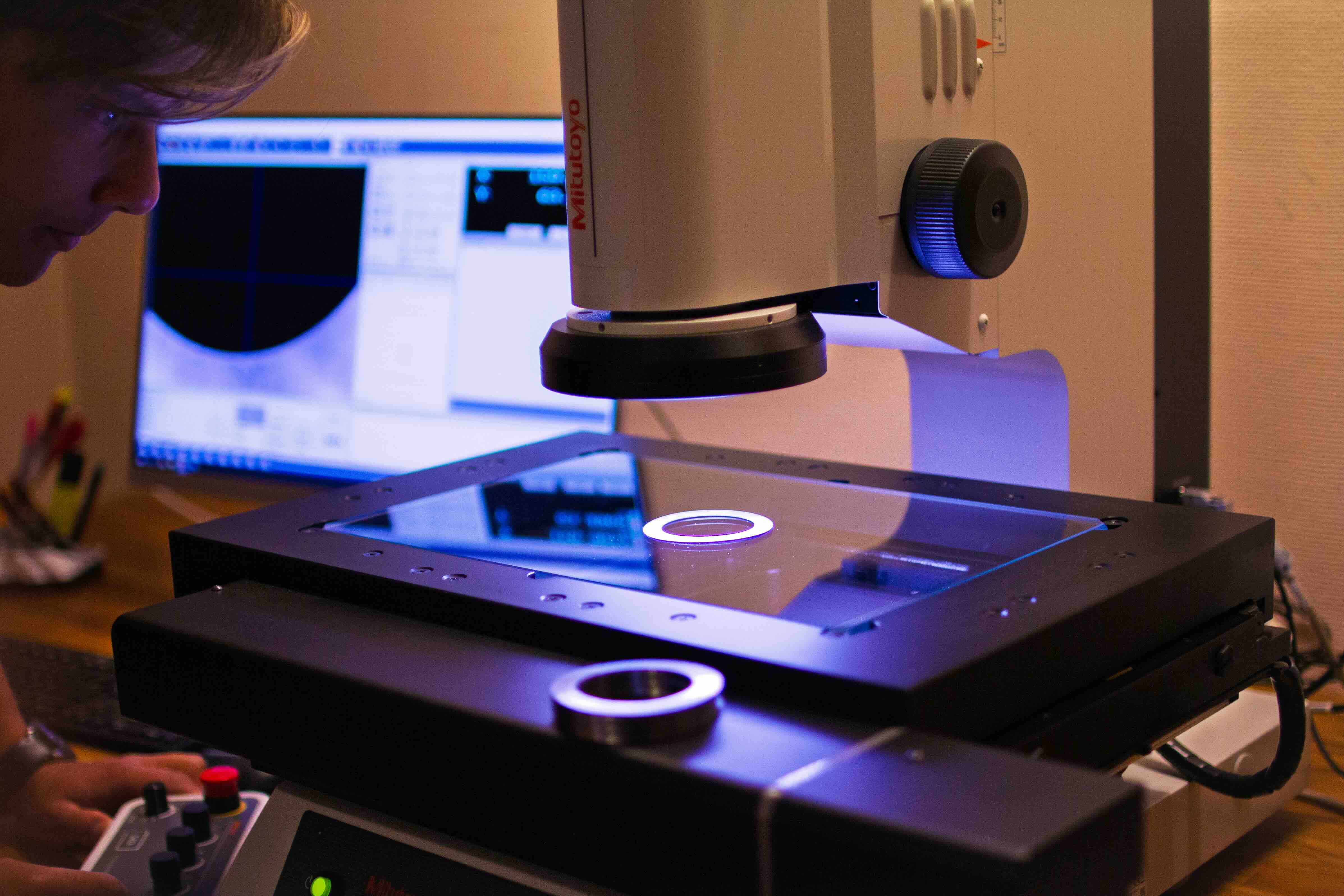 Bild på shims som mäts